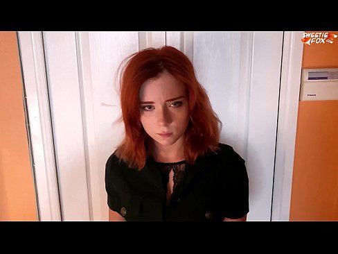 ❤️ Un agent de sécurité punit une jolie femme pour un vol à l'étalage - Cum In Mouth ❤️❌ Porno at us ❌