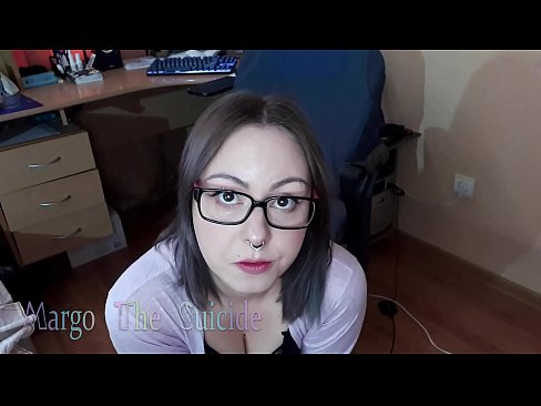 ❤️ Une fille sexy avec des lunettes suce profondément un gode devant la caméra ❤️❌ Porno at us ❌