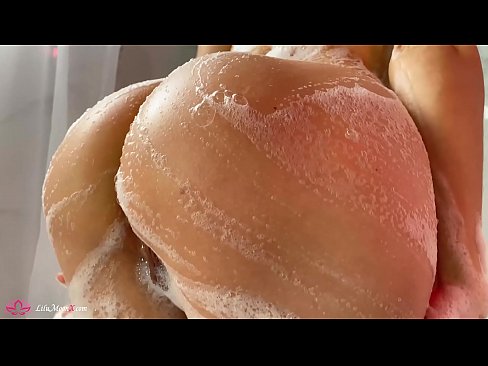 ❤️ Une brune masturbe sa chatte avec un vibrateur jusqu'à un orgasme intense sous la douche. ❤️❌ Porno at us ❌